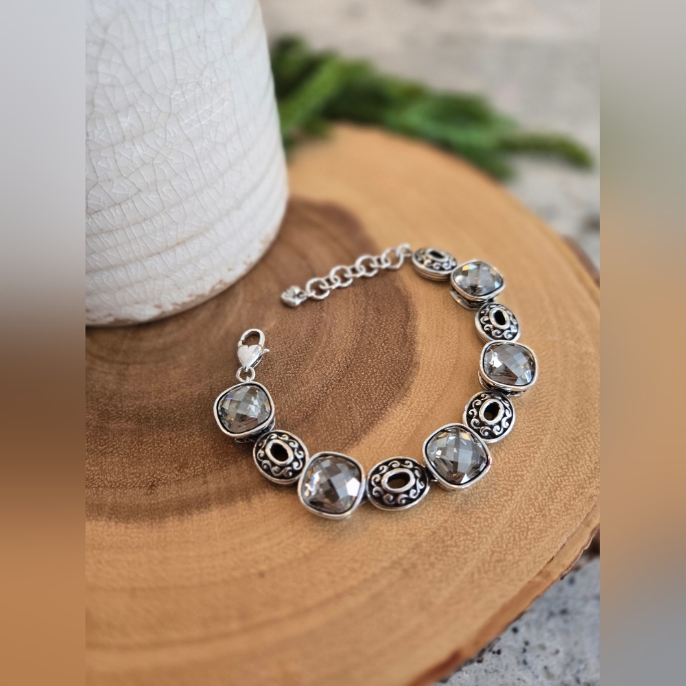 Elegant Silver Bracelet with Crystal Accents